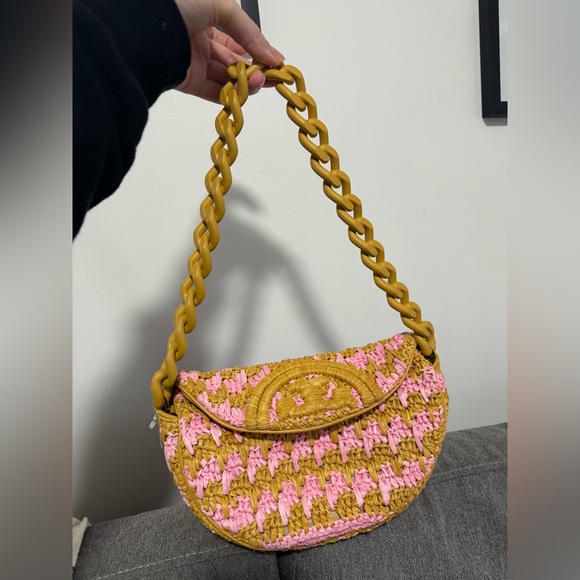Tory Burch Handbags - Tory Burch crescent chain bag